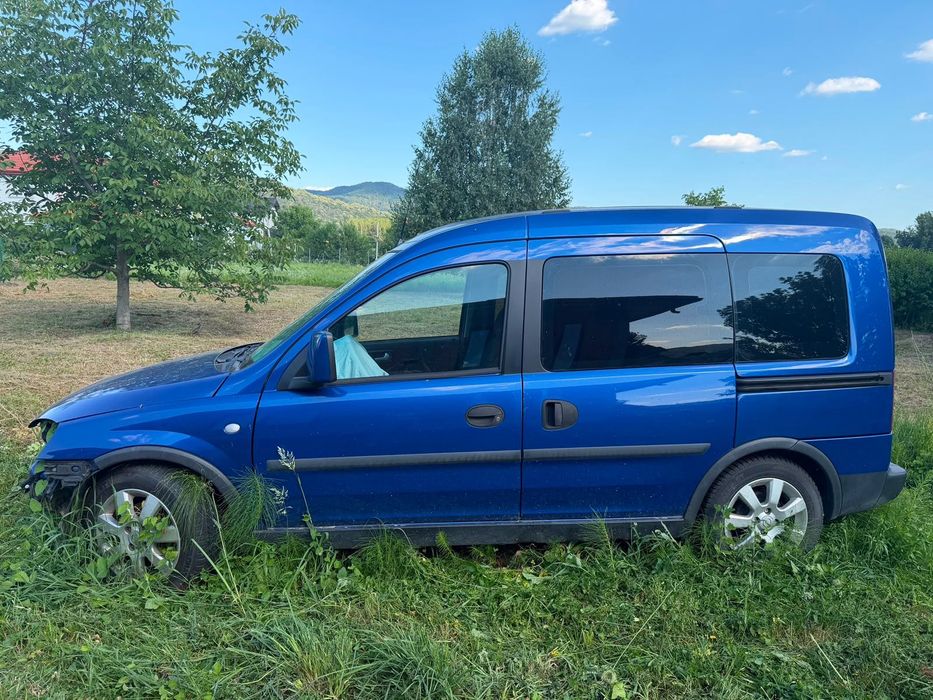 Opel Combo 1.3 diesel avariat