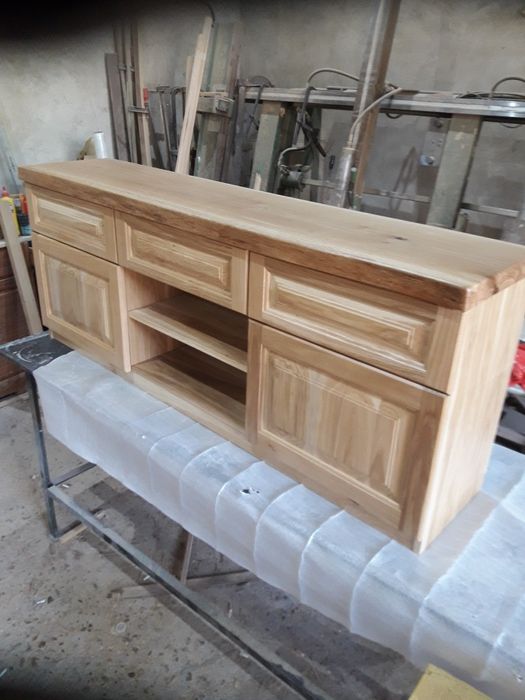 Тв шкаф изцяло от масив дъб