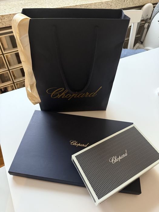 Оригинален чисто нов шал Chopard!
