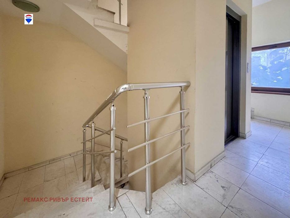 Дава се под наем Офис в Русе, Център - 27 кв.м за 46900 € - Снимка #9