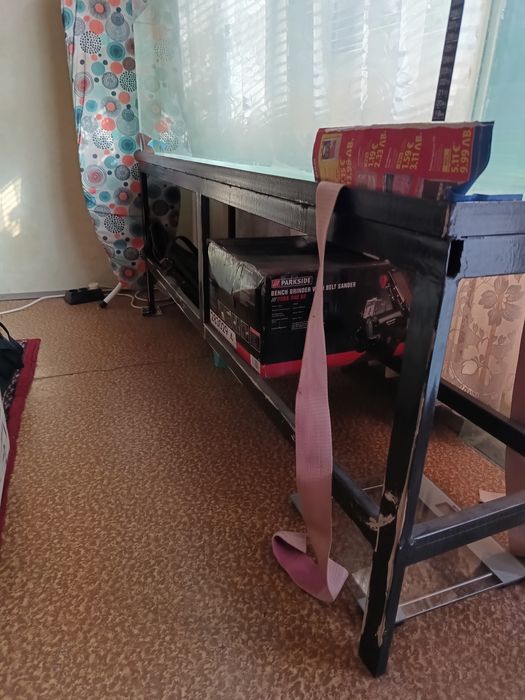 Аквариум със стойка