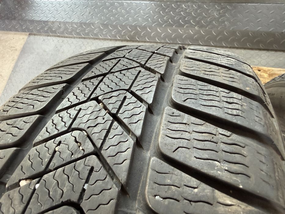 4бр. Зимни Гуми С Борд 215/55R/17 -PIRELLI- DOT:4220- 5.9мм.