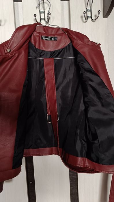 Продам кожанку женскую