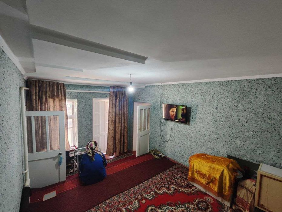 Hovli sotiladi 16 sotix 5xona yashaydigan 3 xona paltara etajka