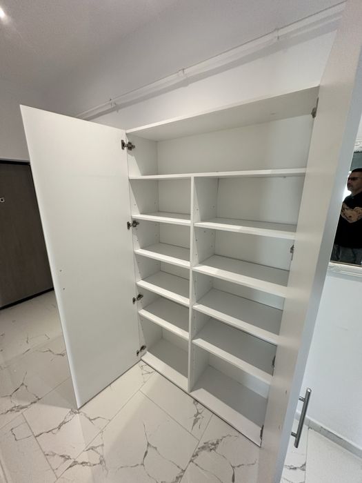 Vand dulap solid cu rafturi