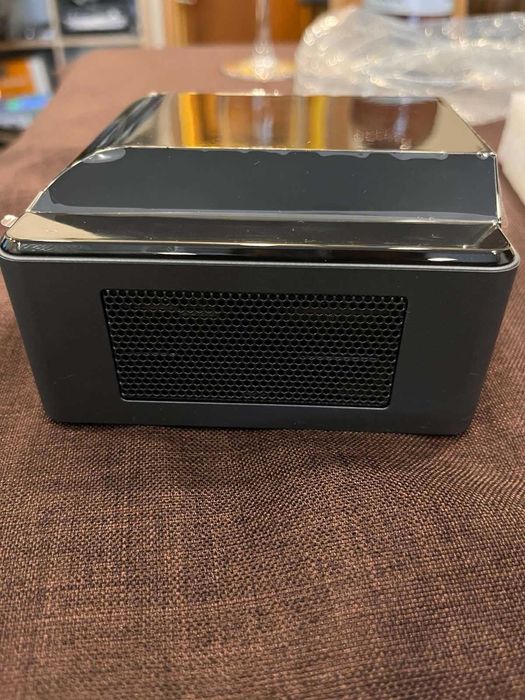 Intel NUC NUC8i5BELS 16GB,128GB малък компютър