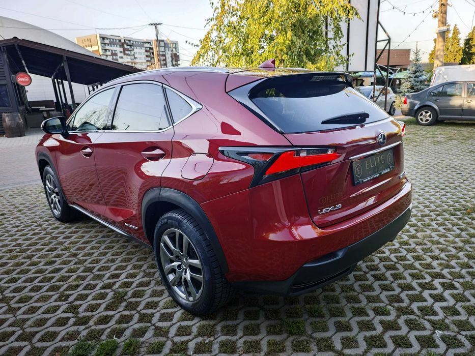 Lexus NX 300h Hybrid e-Four e-CVT