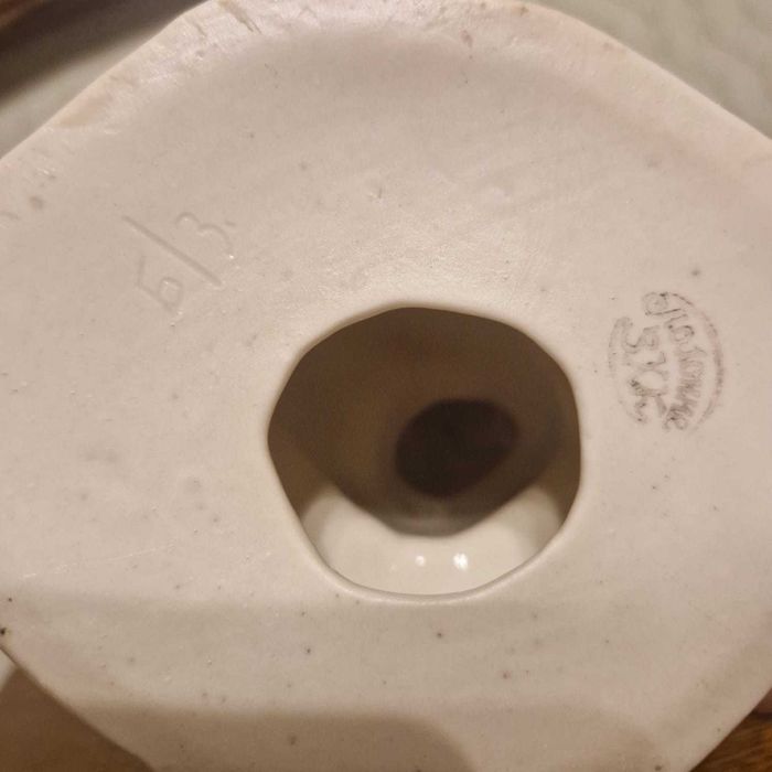 Фарфоровая статуэтка Девушка кормит голубей 1955г.