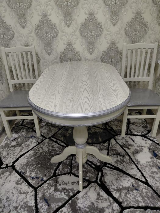 Продаётся Стол  кухонный и  2  стула