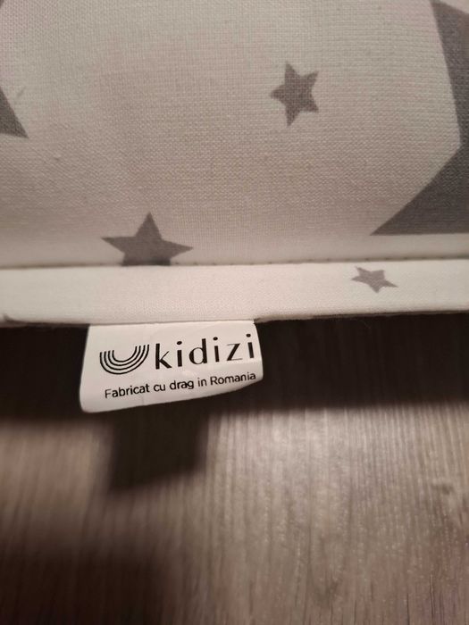 Cosulet dormit bebelusi portabil Kidizi Baby Nest (alb cu gri)