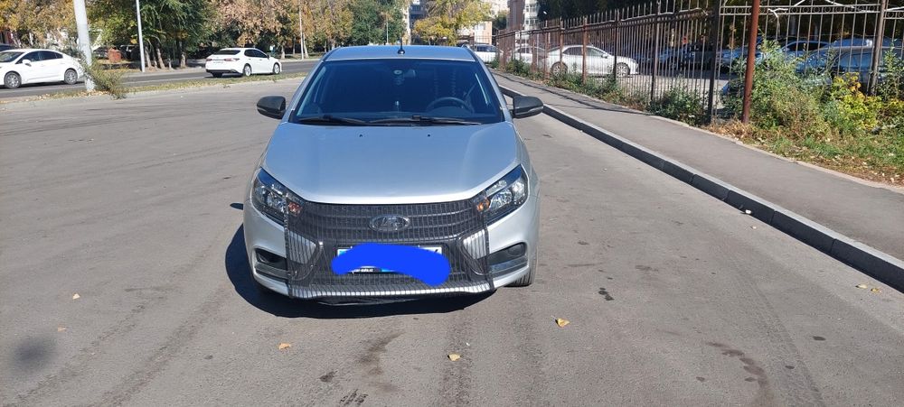 Лада Веста 2021 года.