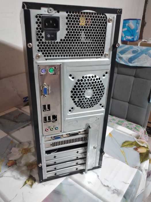 Core i5 3450, GTX650, HDD 500gb.