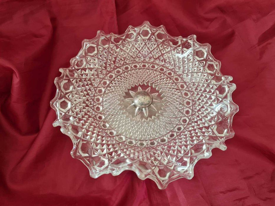 Продавам старинна жардиниера /фруктиера/