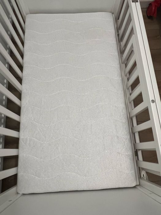 Patut din lemn cu saltea de cocos inclusa+cadou un set de protectie
