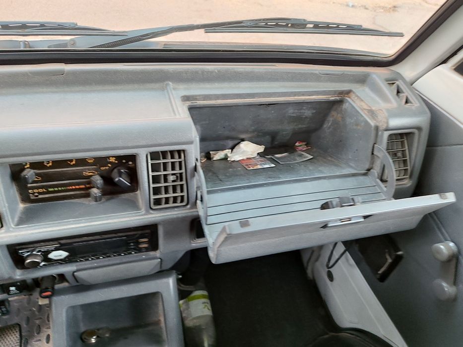 Damas srochna sotiladi