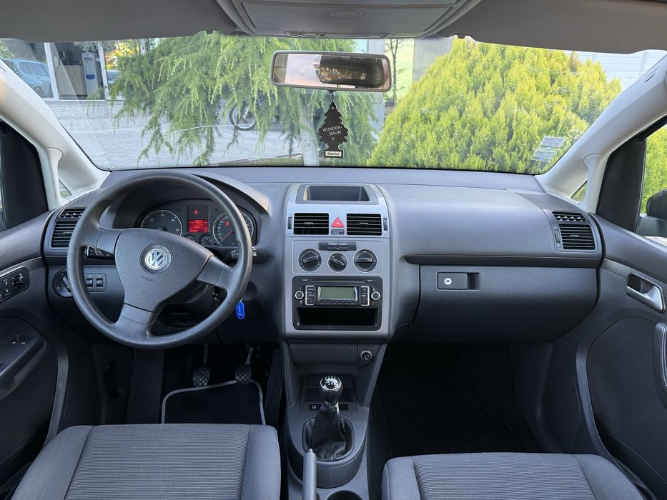 VOLKSWAGEN Touran 2010 — imagine 5