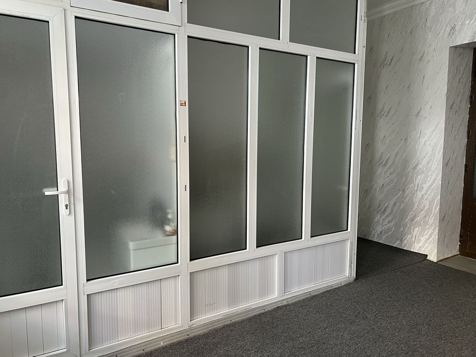 Сдаётся в аренду помещение в центре города можно под офис и жильё.