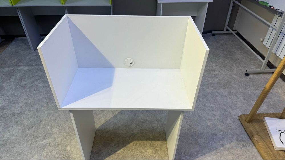 Стол на продажник