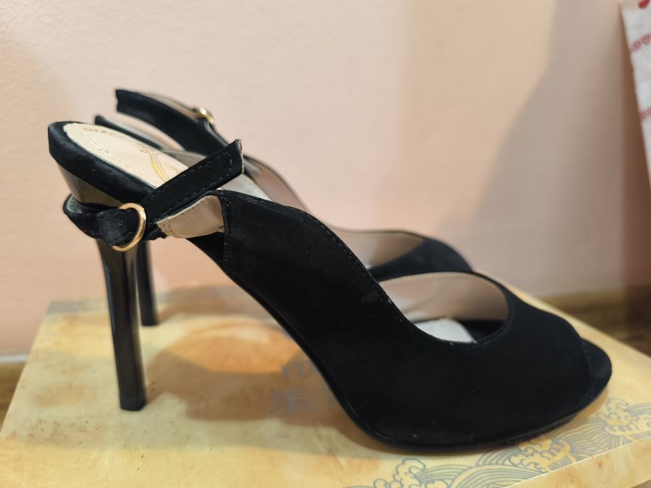 Продаются босоножки