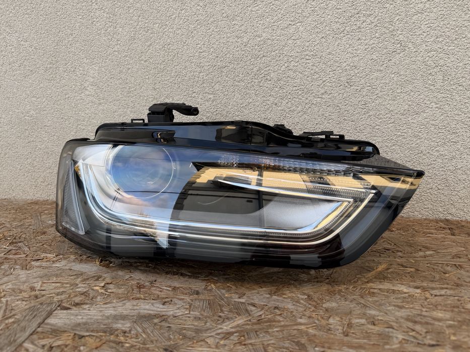 Far dreapta Audi A4 B8.5 B8 8K Facelift Xenon + LED Original Euroapa