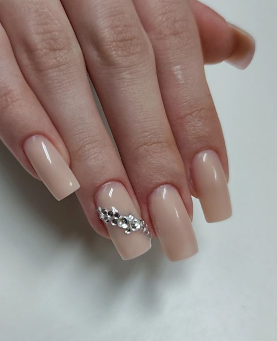 Unghii tehnice  manichiură și pedichiură