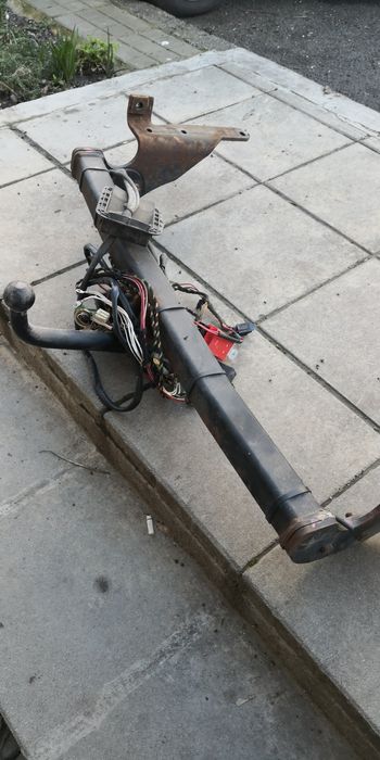 Теглич оригинален за Тойота РАВ 4