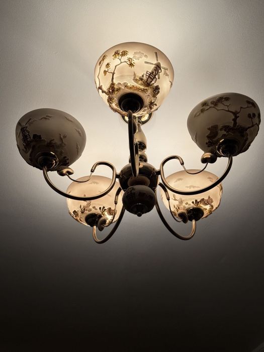 Люстра в хорошем состоянии