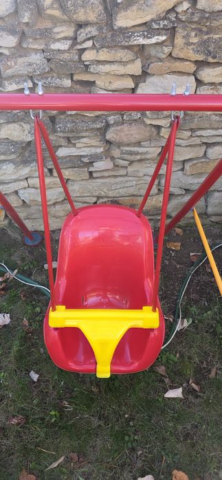 Детска люлка ,метална рамка, пластмасова седалка