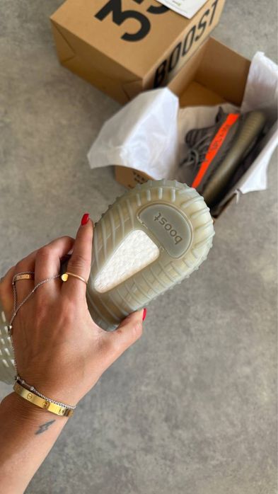 Yeezy Boost 350 V2 Beluga