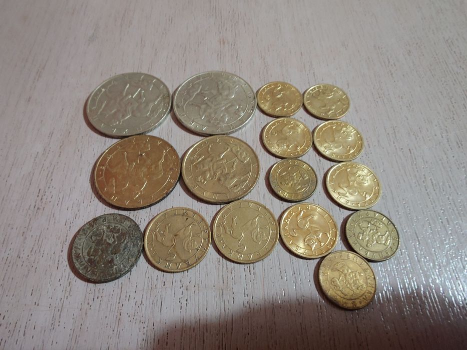 Монети от 3 времеви периода.