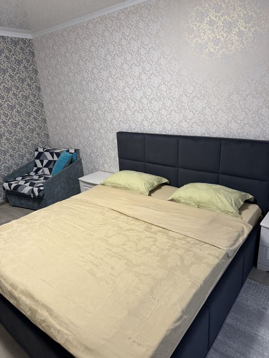 Сдается  посуточно, по часам в 4м мкр-не.