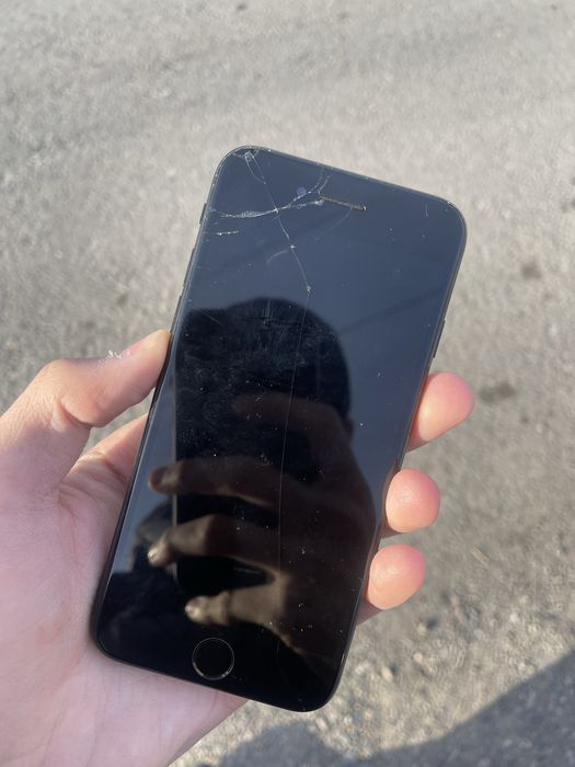 Продам айфон се 2022