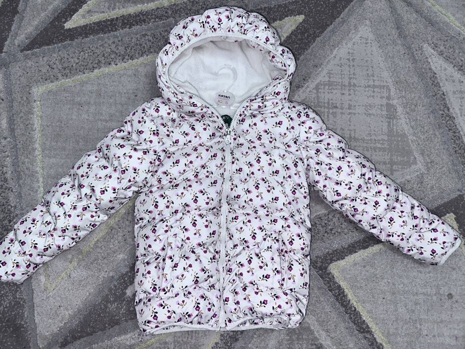 Продам зимние, тёплые куртки на 3-5 лет в отличном состоянии.