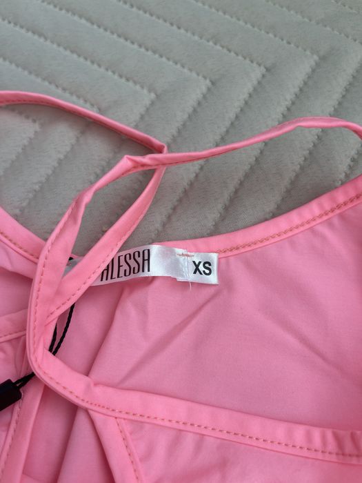 Топ Алесса с етикет