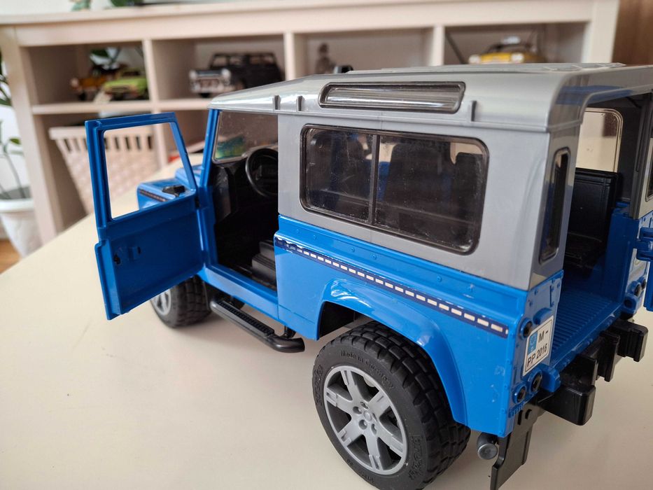 Джип Land Rover на Bruder, 27 см. Пластмасови интересни колички Смарт и Мини, 13-14 см.