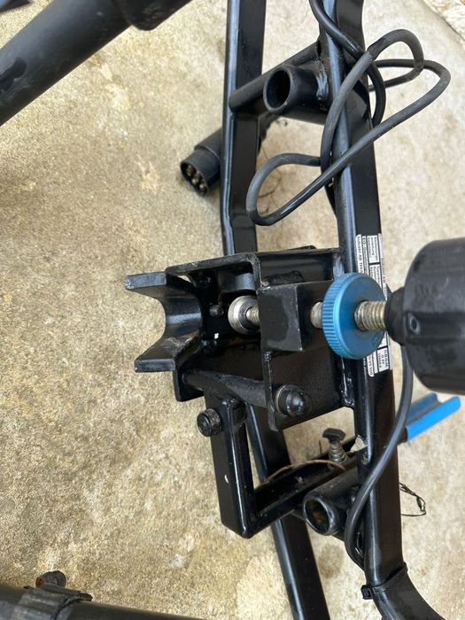 Vând suport auto Thulle pentru 2 biciclete