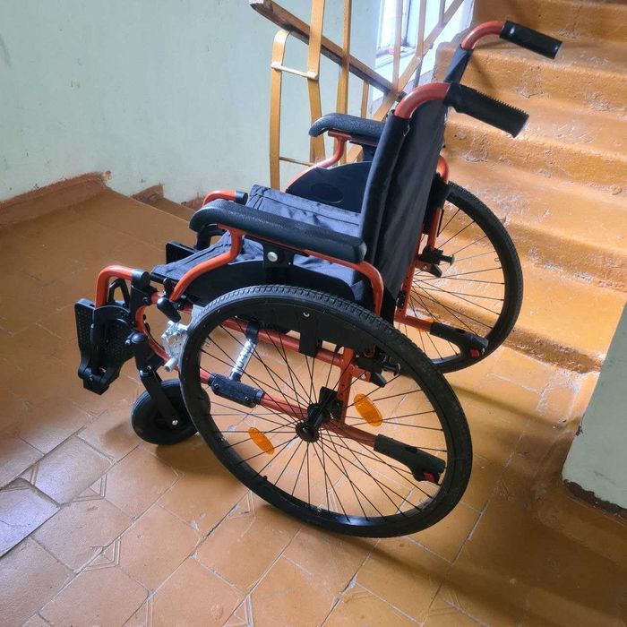 Продам инвалидное кресло