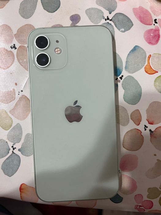 Айфон 12,почти новая