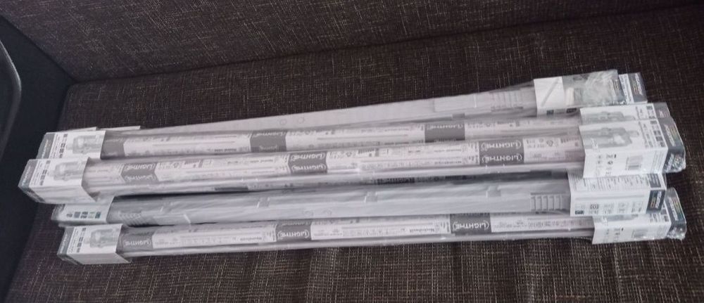 De vînzare 8 bucăți sigilate, 75 Ron bucata, corpuri de iluminat cat a