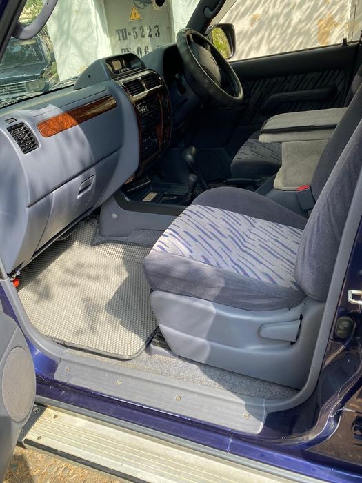 Машина Тойота ленд крузер Прадо