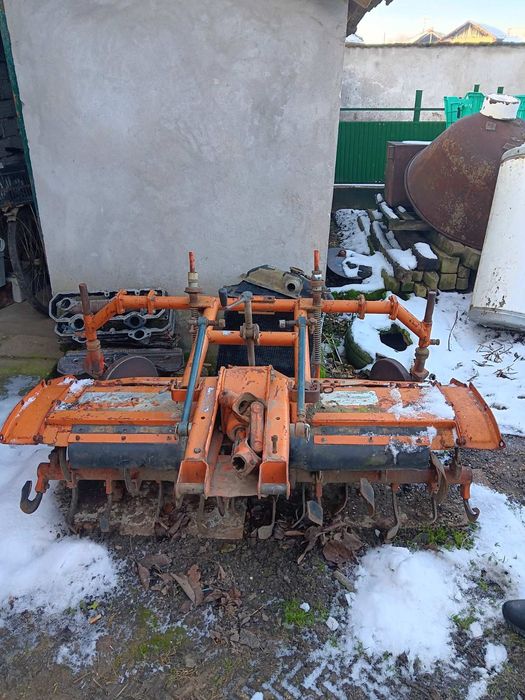 Трактор Кубота, 2 бр. Окопни култиватори и торачка