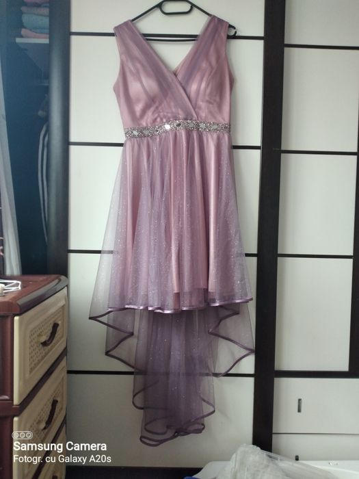 Vând rochii impecabile