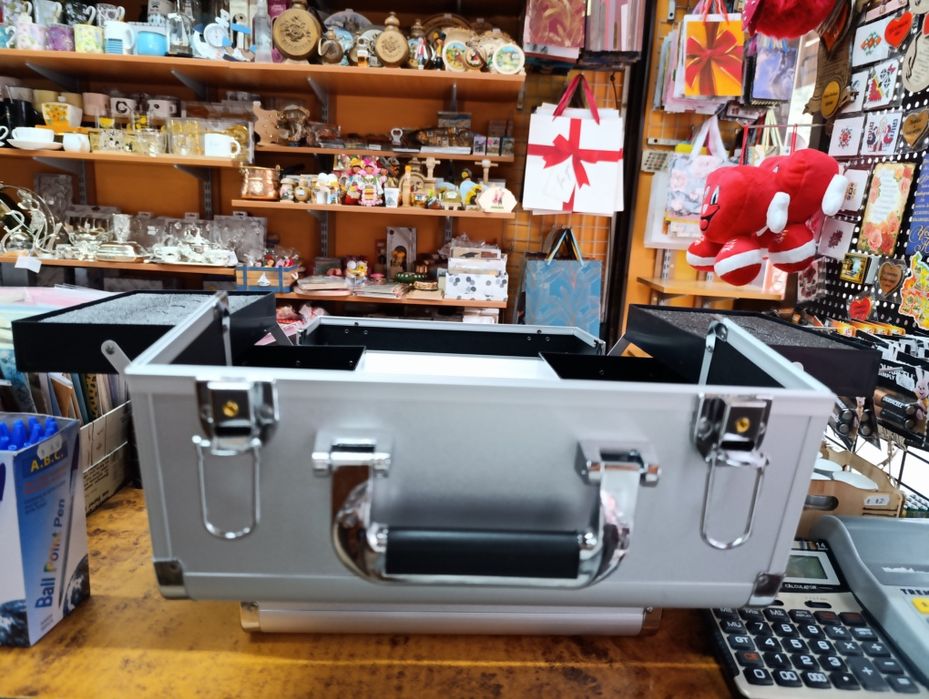 Куфари  за гримове и козметика