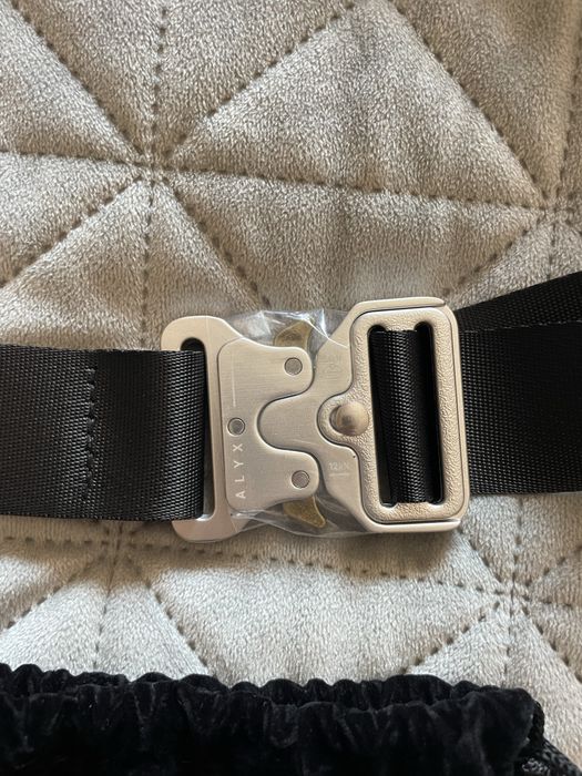 Alyx  колан      .