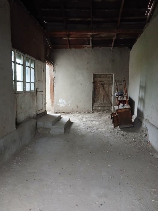 Uy joy hovli uchastka sotiladi