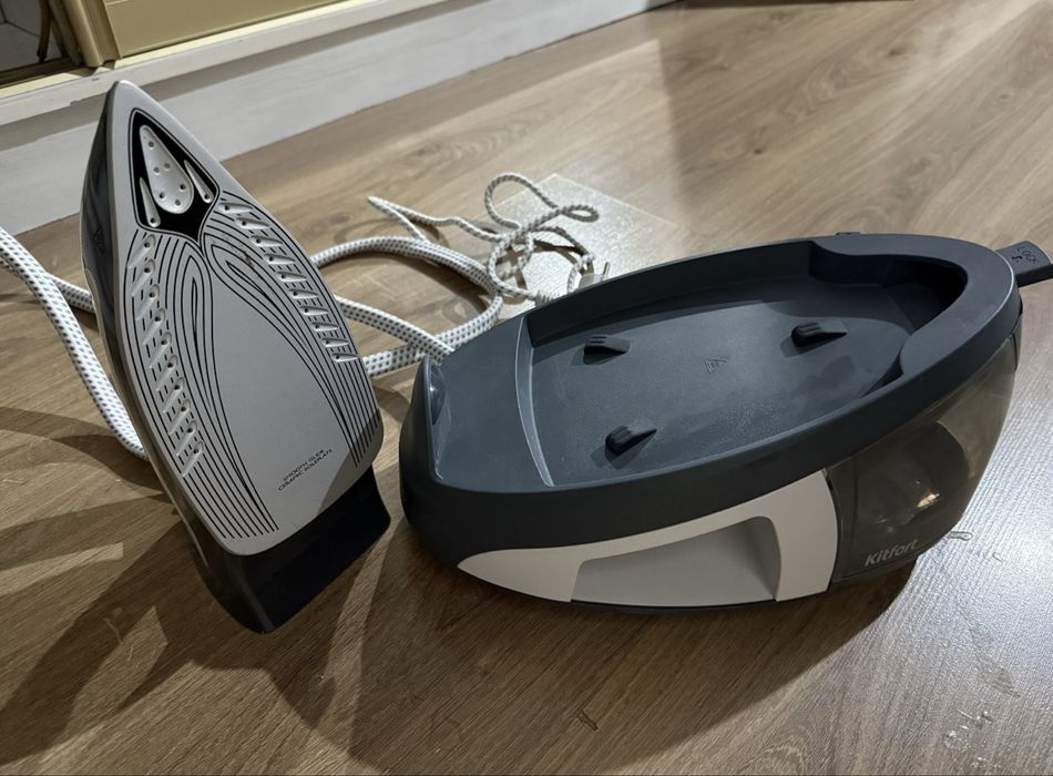 Продам Утюг с парогенератором Kitfort