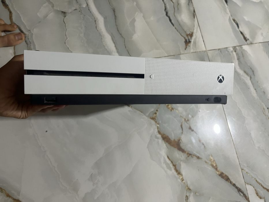 Vand sau schimb xbox one 1t