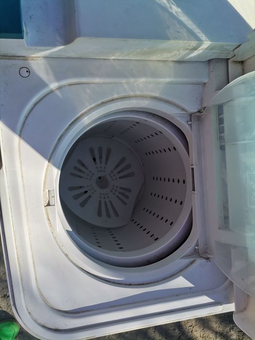 Mașina de spălat rufe semi-automata ALBATROS  cu storcator perfect fun