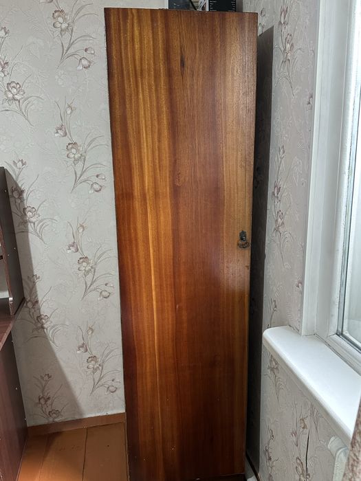 Продам два шкафа и стол. В  городе Есик