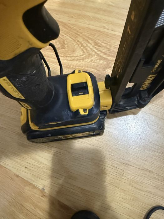 Такер Dewalt DCN692